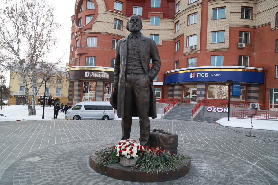 Открытие памятника Достоевскому в Барнауле