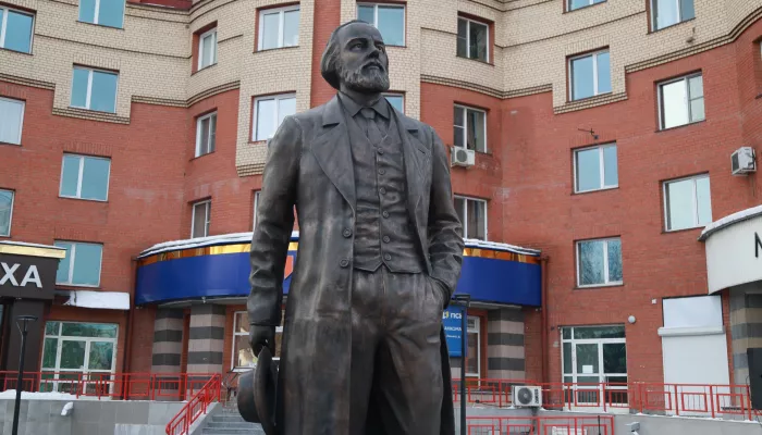 Место притяжения: в Барнауле торжественно открыли памятник Достоевскому