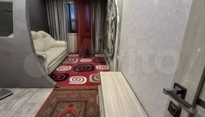 Трешку на последнем этаже с приятным видом продают в Барнауле за 6,15 млн рублей