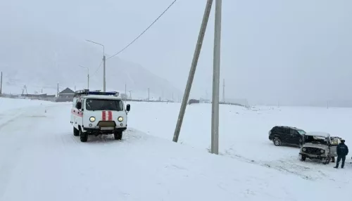 В Республике Алтай УАЗ слетел в кювет и перевернулся: пассажирку госпитализировали