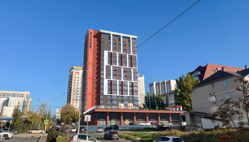 Дом, который зарылся в девятиметровый перепад высот, разрешили строить в Барнауле