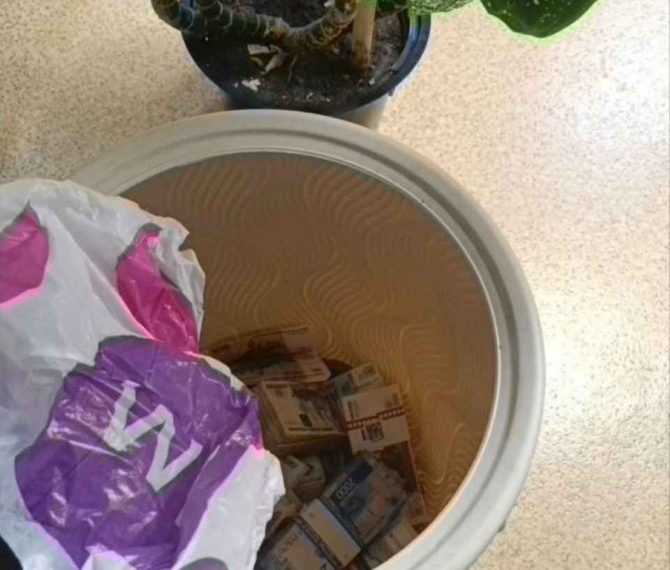 Работники почты инсценировали возгорание автомобиля, чтобы украсть почти 10 млн рублей