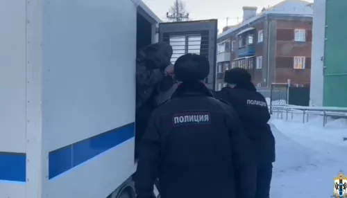 Работники почты инсценировали возгорание автомобиля, чтобы украсть почти 10 млн