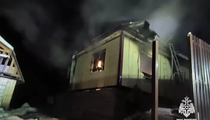 В Горно-Алтайске подросток вынес братьев из горящего дома, но пострадал сам