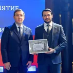 Александра Прокопьева наградили за вклад в организацию экспедиции на гору Белуху