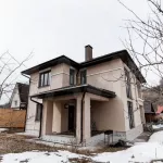 Элитный коттедж с видом на горы продают в Горно-Алтайске за 79 млн рублей. Фото