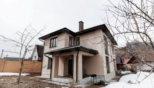 Элитный коттедж с видом на горы продают в Горно-Алтайске за 79 млн рублей. Фото