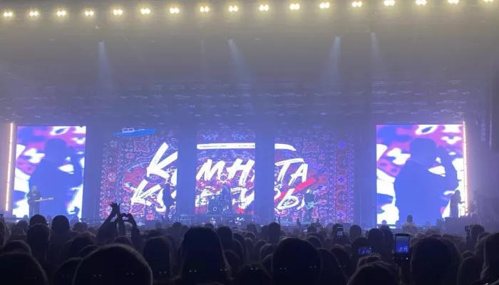 Полная Титов-Арена: в Барнауле выступила Комната культуры. Видео