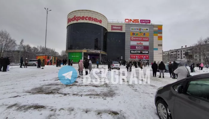 Посетителей бийского ТЦ эвакуировали из-за забытого пакета с покупками