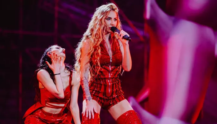 Сколько заработают российские звезды, пока страна смотрит голубые огоньки