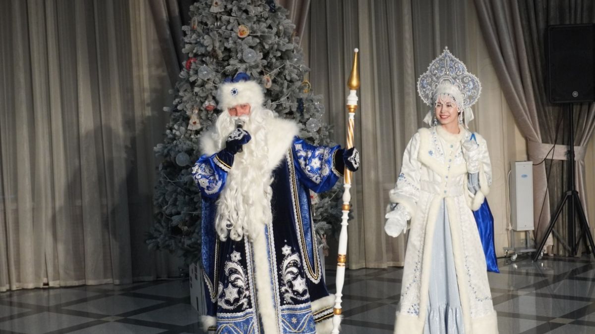 Новогодние спектакли
