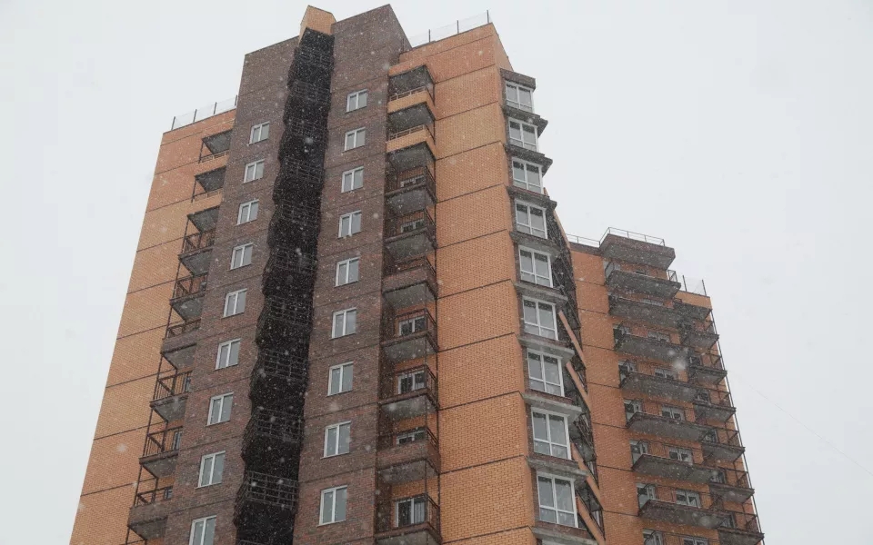 Полярная звезда зажглась: в Барнауле сдали в эксплуатацию проблемный дом