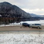В Республике Алтай столкнулись лоб в лоб две иномарки, пострадала пенсионерка