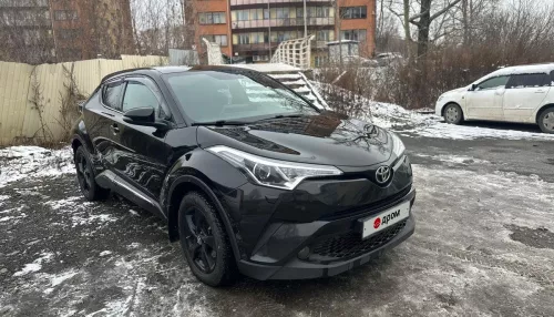 Стильный Toyota C-HR в керамике продают в Горно-Алтайске. Фото