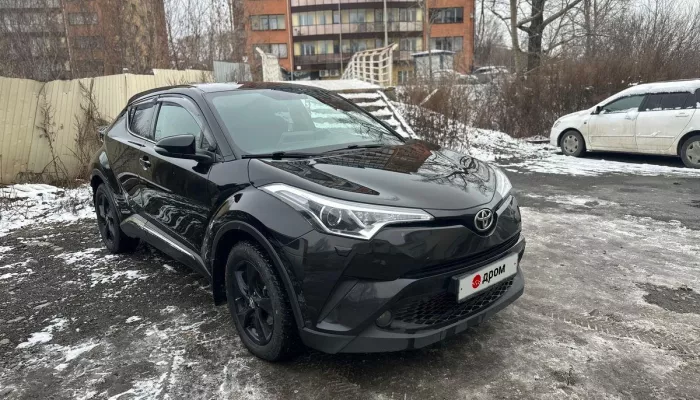 Стильный Toyota C-HR в керамике продают в Горно-Алтайске. Фото