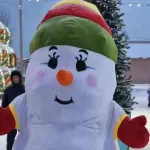 Игры, музыка и огни елки: в Барнауле дали старт зимнему сезону в Центральном парке