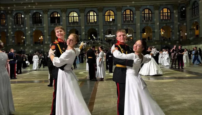 Барнаульские кадеты побывали на благотворительном балу в Москве