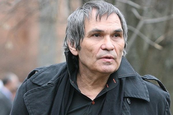 Разбираемся, что произошло с Бари Алибасовым и откуда пошли сплетни о его смерти
