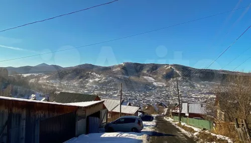 Двухэтажный дом с фруктовым садом и видом на горы продают в Горном Алтае. Фото