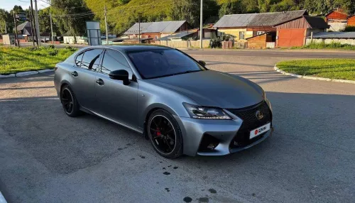 Шелковый Lexus с агрессивным режимом вождения продают в Горном Алтае. Фото