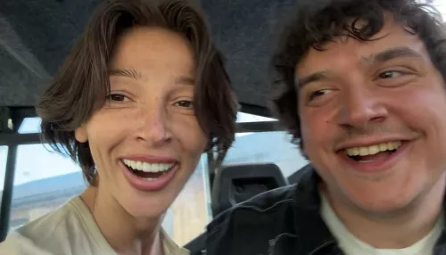 Анастасия Ивлеева отметила годовщину брака крабами и снегом в Мурманске. Фото