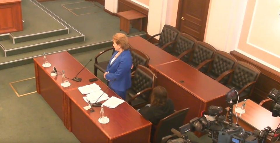 Полина Лурье (справа) с адвокатом