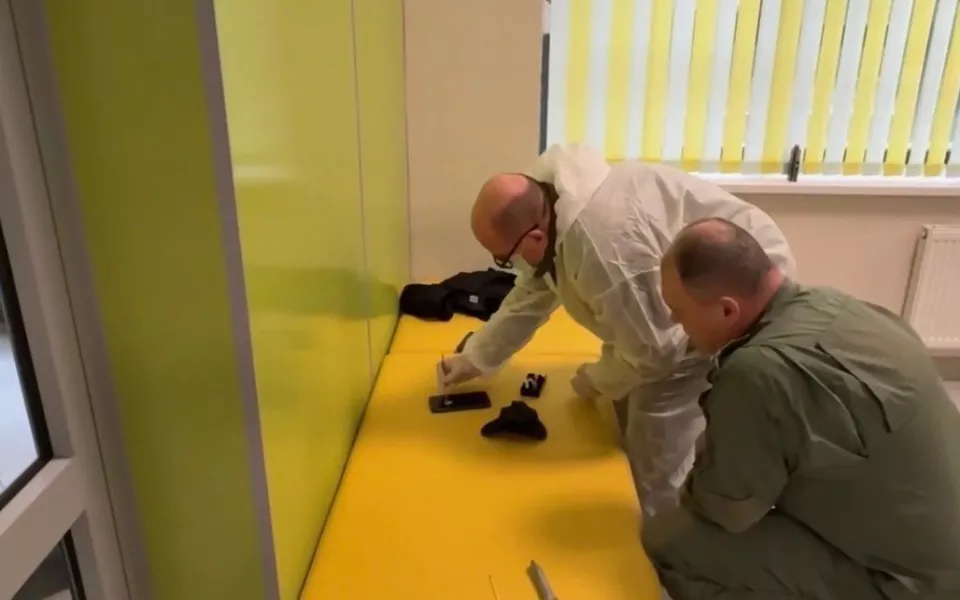 Появилось видео с места нападения подростка на элитную школу в Подмосковье