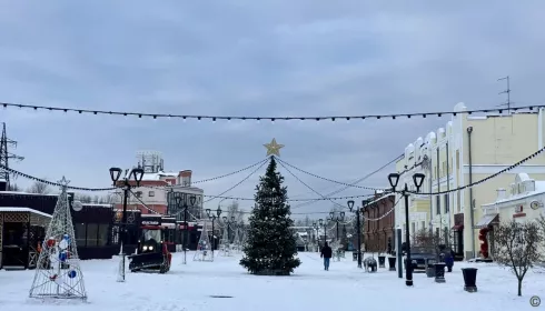 Новогодний Барнаул: как выглядят праздничные городки и сверкающие улицы. Фото