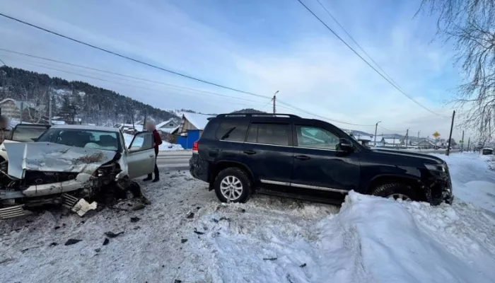 75-летний мужчина пострадал при жестком столкновении двух иномарок в Республике Алтай