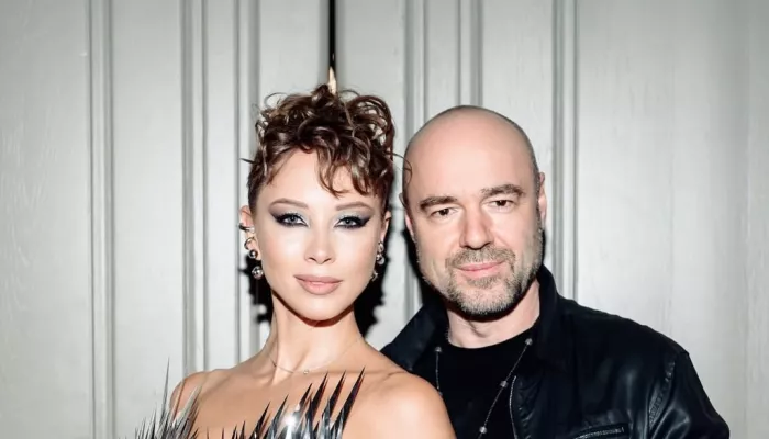 Полина Диброва в откровенном платье вывела в свет Романа Товстика. Фото