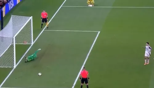 Как российский футболист Сафонов отбил четыре пенальти и поставил рекорд. Видео