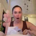 Первый выход после роддома: Агата Муцениеце появилась на публике с мужем. Фото