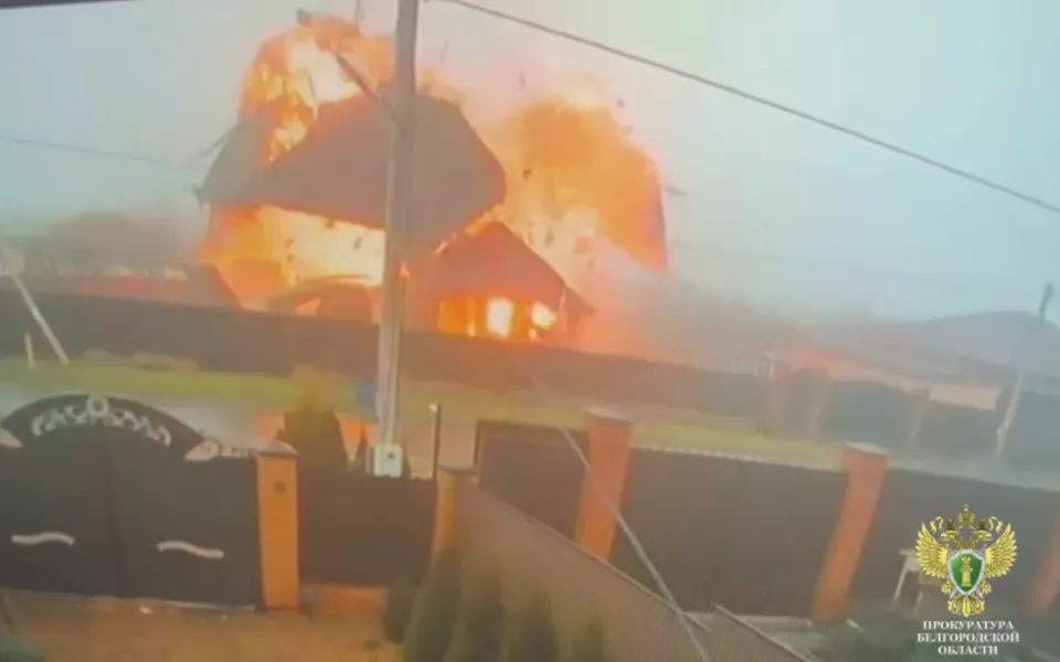 Взрыв газа полностью уничтожил коттедж в Белгородской области. Видео