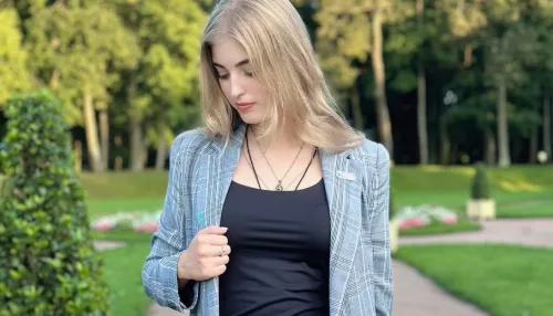 Молодую учительницу арестовали по делу о сексуальном насилии над учениками