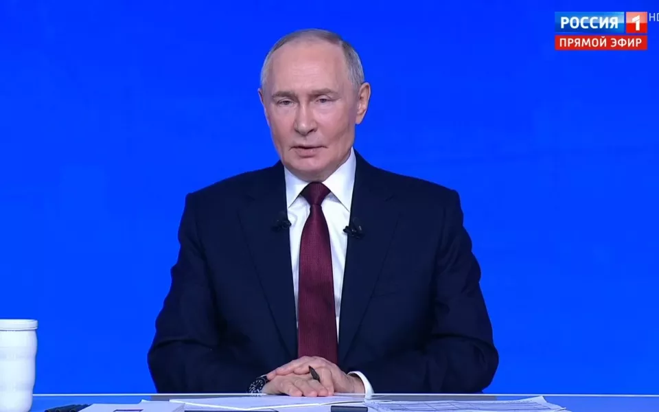 Путин оценил выпечку из пекарни, подаренную после прямой линии