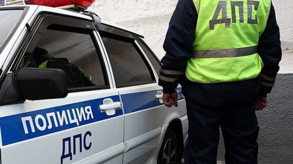 Два человека погибли при падении автомобиля в реку в Алтайском крае