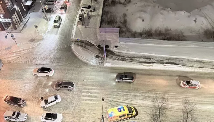 Иномарка вылетела на тротуар: молодая женщина пострадала в ДТП в центре Барнаула