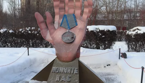 Арт-объект Помните нас открыли на Аллее Памяти в Барнауле