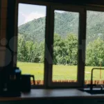 Просторный дом возле Катуни продают в Горном Алтае за 23,8 млн рублей. Фото