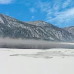 Завораживающее зрелище: в Алтайском заповеднике засняли парящее Телецкое озеро. Фото