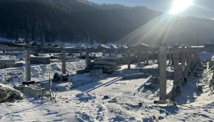 В Республике Алтай подрядчики нарушили графики строительства соцобъектов в Элекмонаре