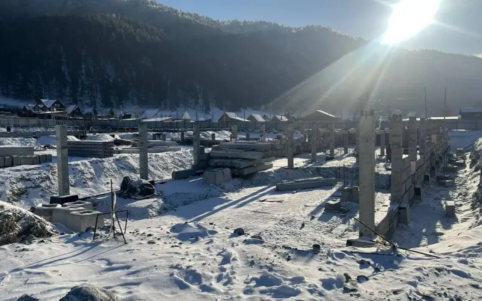 В Республике Алтай подрядчики нарушили графики строительства соцобъектов в Элекмонаре