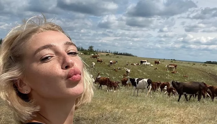 От себя не уйти: Настя Ивлеева снова стала блондинкой. Фото преображения