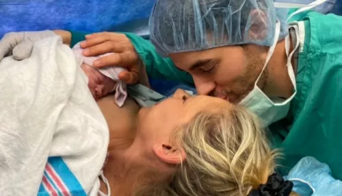 У Анны Курниковой и Энрике Иглесиаса родился четвертый ребенок. Фото малыша