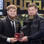 Сын Рамзана Кадырова получил награду — ему ее вручил отец. Фото
