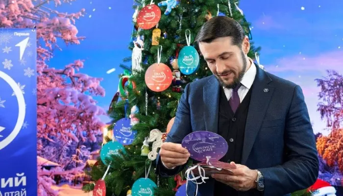 В Республике Алтай стартовала благотворительная акция Елка желаний