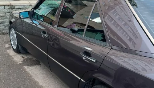 31-летний Mercedes в музейном состоянии продают за 3 млн в Барнауле. Фото