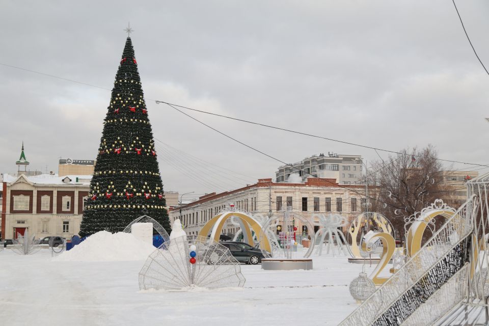 Елка на площади Свободы в Барнауле