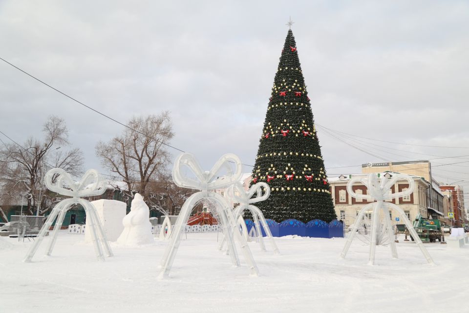 Елка на площади Свободы в Барнауле