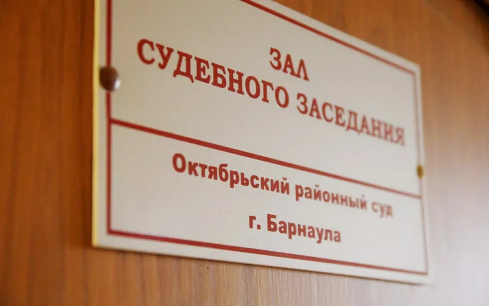 Экс-главу миграционного управления Алтайского края лишили звания и свободы